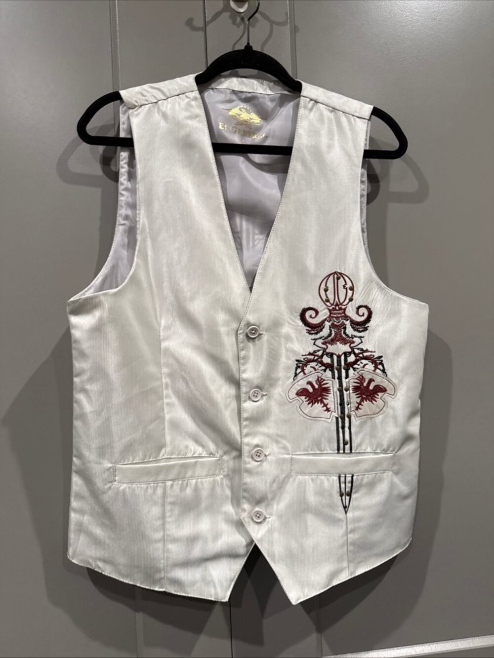 El General Vest White/Silver Medium.